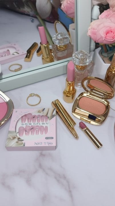 imgi_19_Gemini_Generated_Image_g21u57g21